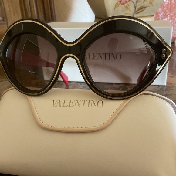 VALENTINO CAT EYE RED/BLACK WOMAN SUNGLASSES WITH CASE - Picture 11 of 16
